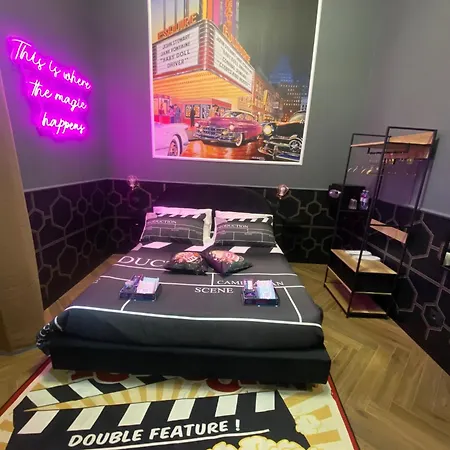 One Of One Experiences - Cinema Gæstehus Rom