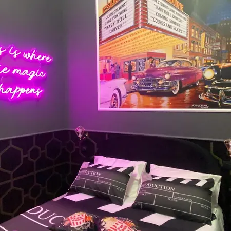 招待所 One Of One Experiences - Cinema