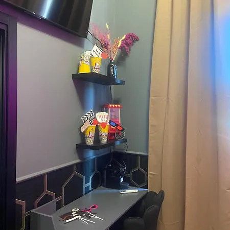 One Of One Experiences - Cinema 招待所