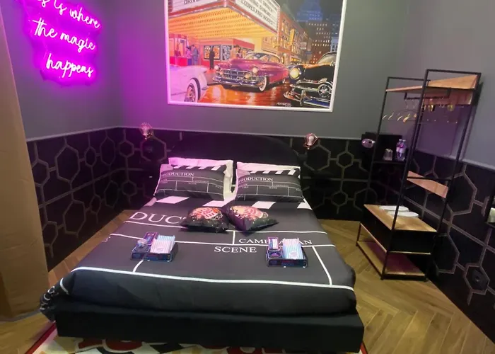 One Of One Experiences - Cinema 招待所 罗马